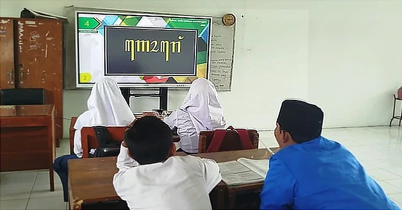 MTsN 4 Bantul Ajarkan Aksara Jawa Pakai Televisi untuk Siswa KLC