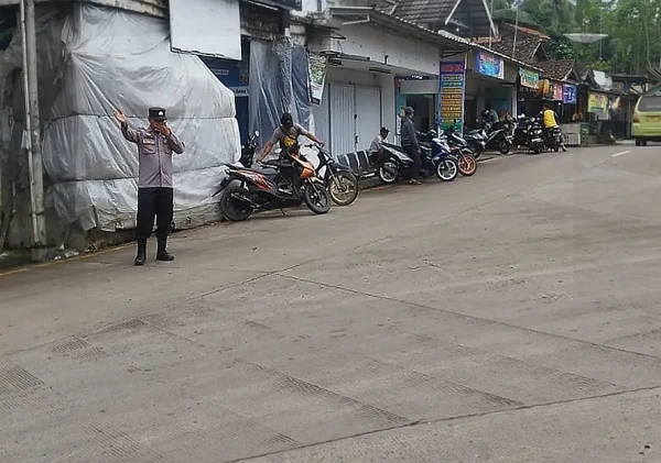 Polsek Ciomas Polresta Serkot Atur Lalu Lintas, Cegah Macet dan Kriminalitas
