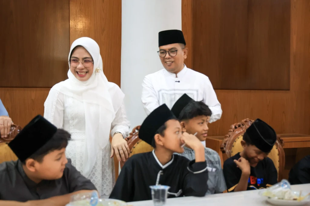 Gubernur Andra Soni Rayakan Idulfitri Bersama Yatim Piatu dan Duafa di Gedung Negara Banten