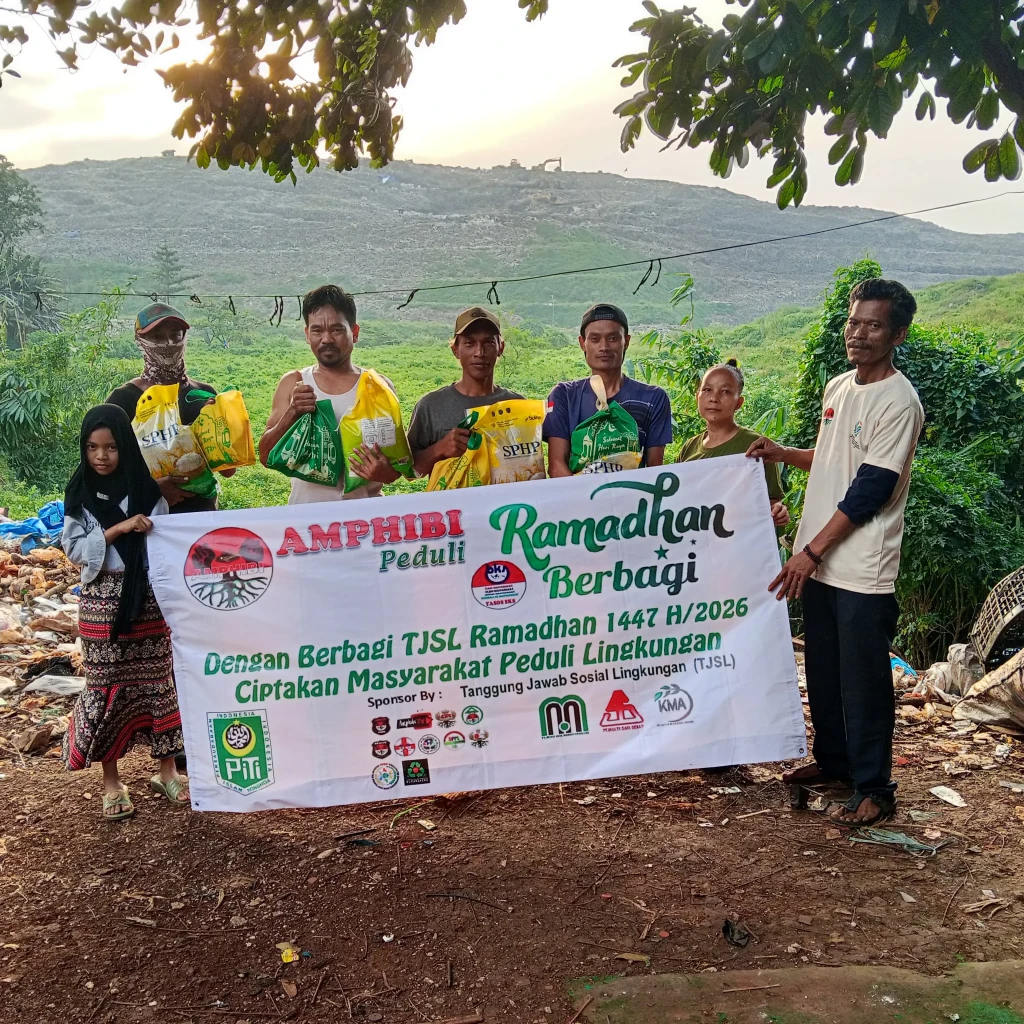 AMPHIBI Salurkan Ratusan Paket Sembako untuk Dhuafa dan Pemulung Terdampak Banjir