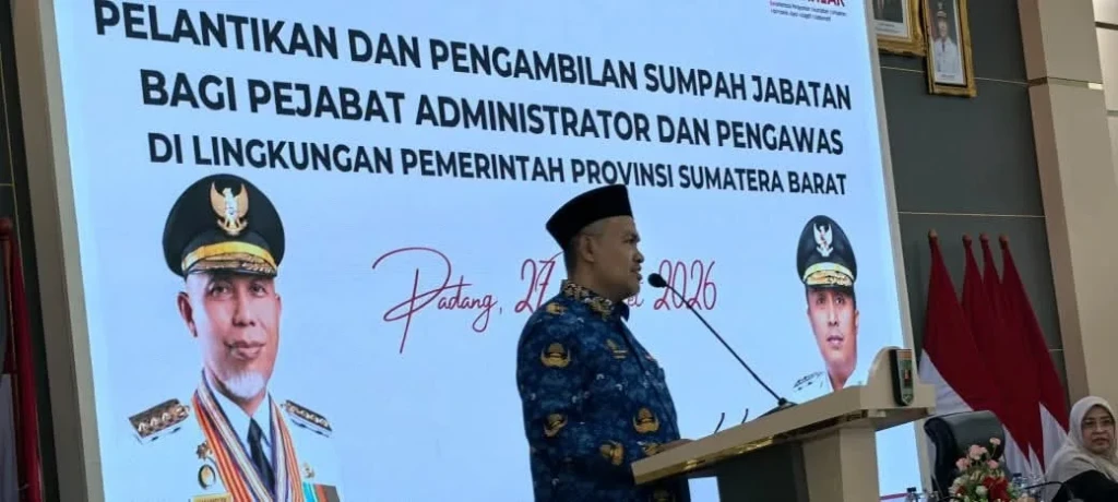 Sekdaprov Sumbar Lantik 44 Pejabat Administrator dan Pengawas dengan Sistem Manajemen Talenta