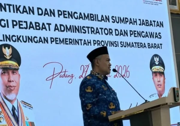 Sekdaprov Sumbar Lantik 44 Pejabat Administrator dan Pengawas dengan Sistem Manajemen Talenta