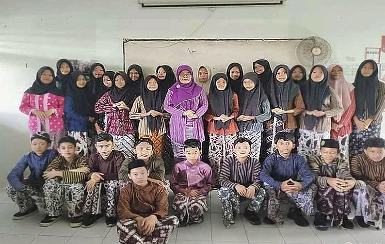 MTsN 4 Bantul Wajibkan Pakaian Adat Jawa Setiap Kamis Pon
