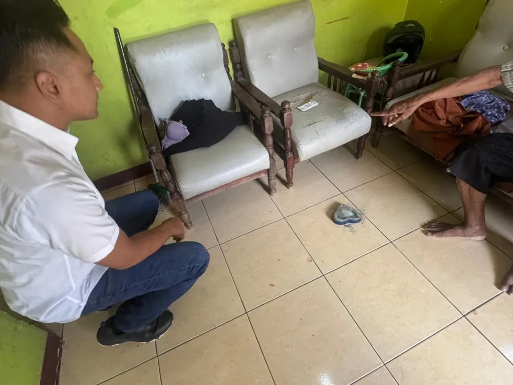 Pria Ciruas Bacok Rival di Depan Mertua, Diduga Cemburu Buta