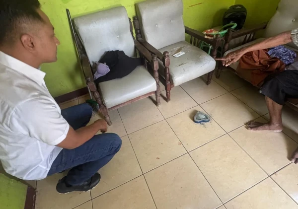 Pria Ciruas Bacok Rival di Depan Mertua, Diduga Cemburu Buta