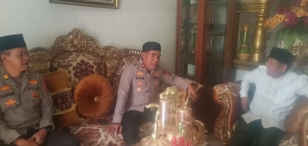 Kapolsek Kramatwatu Sambangi Warga, Ajak Jaga Kamtibmas dan Silaturahmi