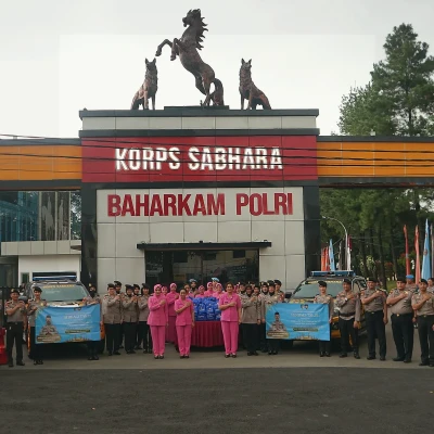 Korsabhara Baharkam Polri Bagikan 500 Paket Takjil, Peringati Hari Jadi ke-74