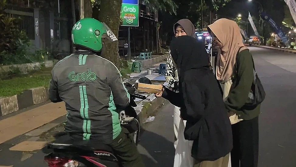 PMII UIN Malang Gelar Sahur On The Road, Sasar Pekerja Informal Kota