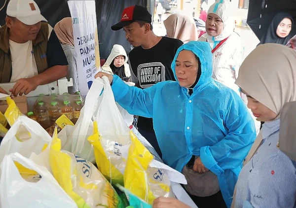 Bazar Ramadan Pemkot Tangsel Diserbu Warga, Sembako Murah Laris Manis