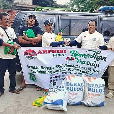AMPHIBI Salurkan Ratusan Paket TJSL ke Dhuafa dan Pemulung di Ramadhan 2026
