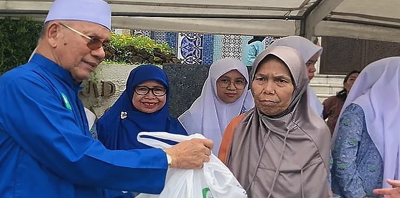 Masjid Sari Asih dan Pesantren Arrahmah Gelar Bazaar Sembako Murah di Karawaci