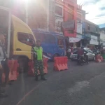 Babinsa Kodim Wonosobo Turun Tangan Atur Lalu Lintas Mudik di Kertek