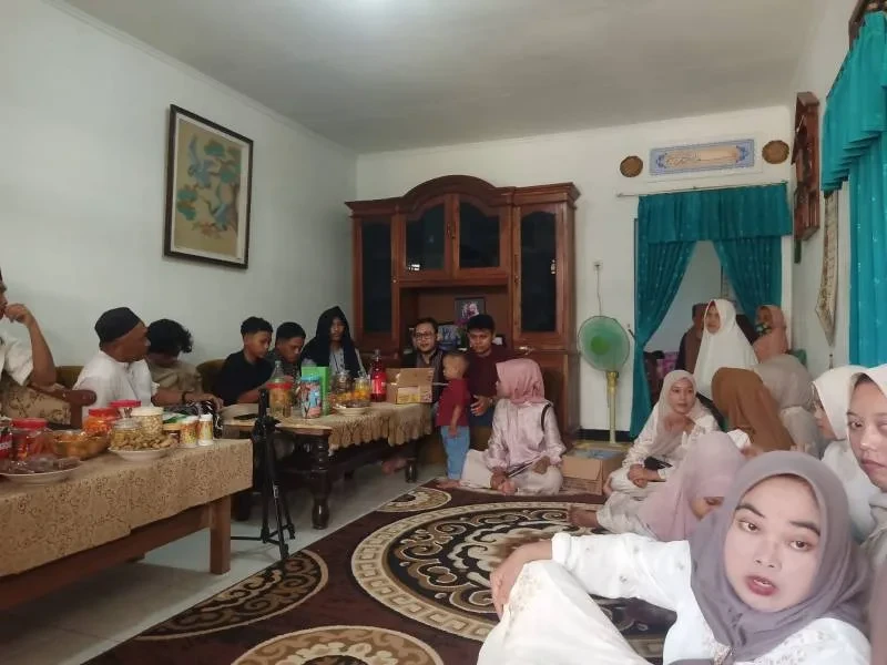 Keluarga Bani Karta Wireja Lestarikan Tradisi Sungkeman, Perkuat Ikatan Idul Fitri 1447H