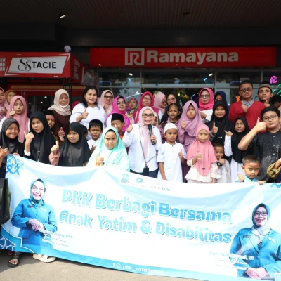 TP PKK Kota Bekasi Ajak Anak Yatim dan Disabilitas Belanja Pakaian Baru di Ramadhan