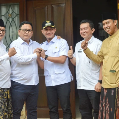 Bupati Lebak Hasbi Kunjungi Wakil Bupati Amir, Sepakat Berdamai Demi Kemajuan Daerah