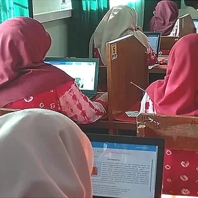 Murid MTsN 4 Bantul Kenakan Busana Adat Jawa Saat Penilaian Keahlian Agama MKKS DIY