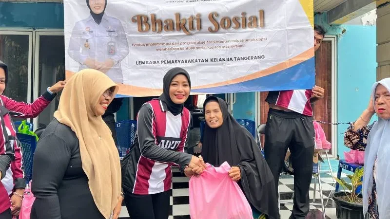 Lapas Kelas IIA Tangerang Gelar Bakti Sosial, Bagikan 25 Sembako untuk Warga