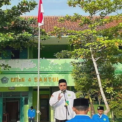 Uun Nasikhun Ajak Siswa MTsN 4 Bantul Kalahkan Diri Sendiri Demi Masa Depan