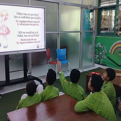 MTsN 4 Bantul Optimalkan Interactive Flat Panel untuk Pembelajaran SBK