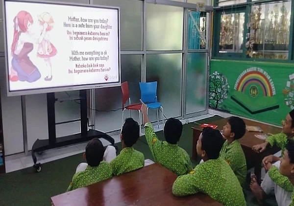 MTsN 4 Bantul Optimalkan Interactive Flat Panel untuk Pembelajaran SBK