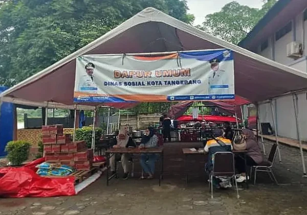 Dinsos Kota Tangerang Operasikan Dapur Umum untuk Pengungsi Banjir, Siapkan Sahur dan Buka Puasa