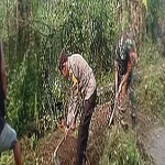 Bhabinkamtibmas Ciwandan Ajak Warga Kubangsari Gotong Royong Bersihkan Lingkungan