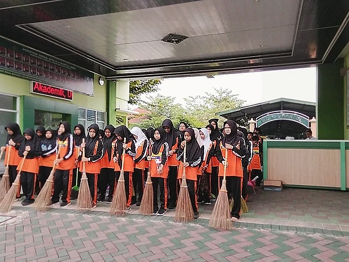 MTsN 4 Bantul Gelar Bakti Sosial Bersih Masjid Peringati Harlah ke-48