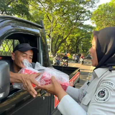 LPP Tangerang Bagikan 20 Paket Makanan, Tebar Berkah Ramadan untuk Warga