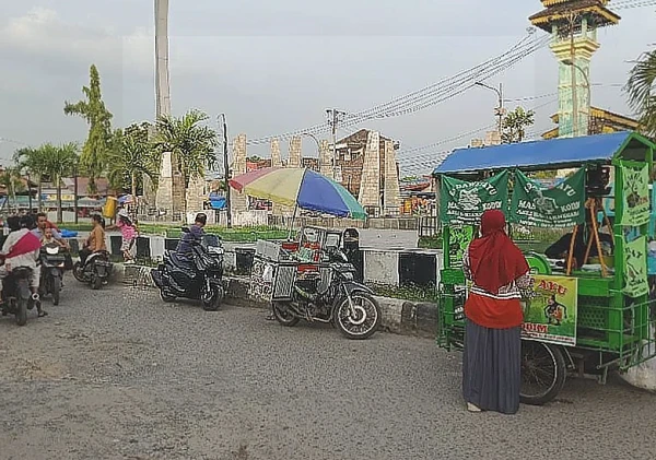 Tradisi Berburu Takjil Ramai di Berbagai Sudut Kota Jelang Berbuka Puasa