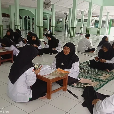 Guru dan Karyawan MTsN 4 Bantul Rutin Setor Hafalan Juz 30 Selama Ramadhan