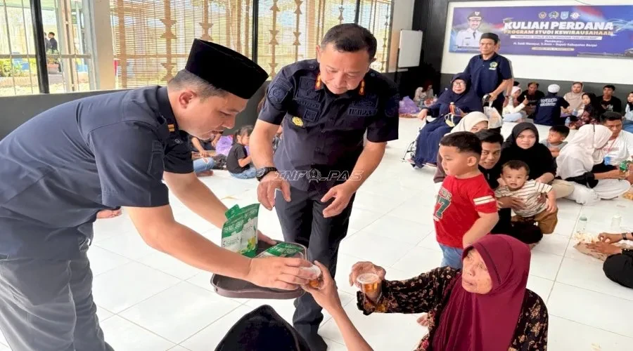 Lapas Narkotika Karang Intan Sajikan Teh Mint Laskarin Karya Warga Binaan ke Pengunjung