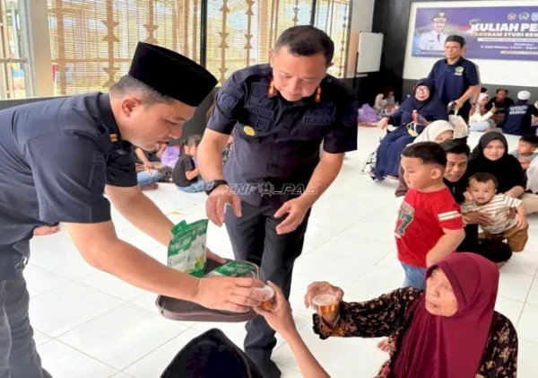 Lapas Narkotika Karang Intan Sajikan Teh Mint Laskarin Karya Warga Binaan ke Pengunjung