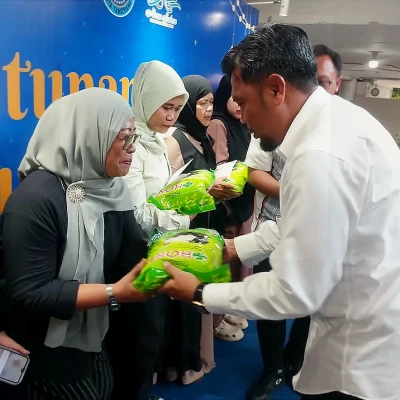 Harian Tangerang Raya Santuni 150 Yatim dan Duafa, Diskominfo Banten Beri Apresiasi