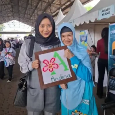 Dini Lestari Buktikan Keterbatasan Bukan Halangan, Hasilkan Belasan Buku Lewat Tulisan