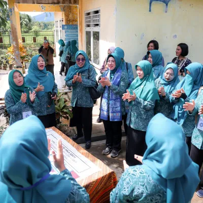 Ketua TP PKK Provinsi Banten Lakukan Pembinaan HKG PKK ke-53 di Desa Cikedung