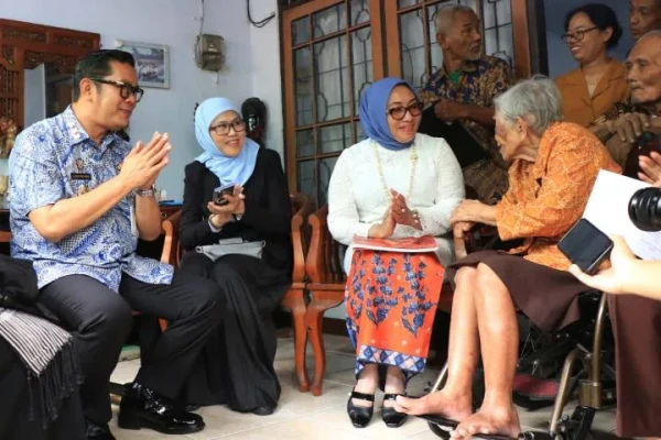 Sambut Hari Ibu 2025, Wamen PPPA dan Wakil Wali Kota Tangerang Kunjungi Veteran Perempuan