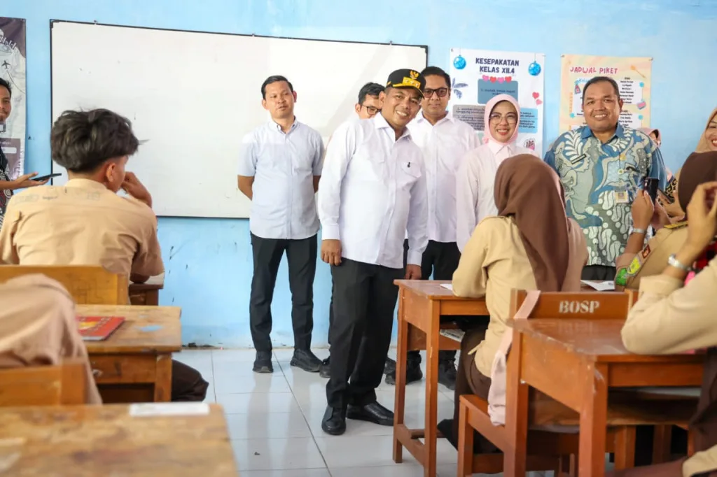 Gubernur Banten Tinjau Program Makan Bergizi Gratis di SMA Negeri 15 Pandeglang