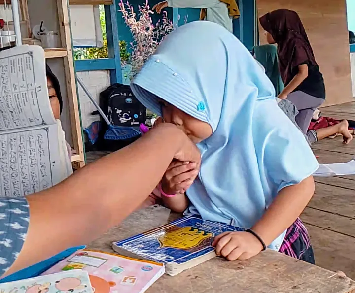 Membaca Watak Seseorang Melalui Cara Bersalaman