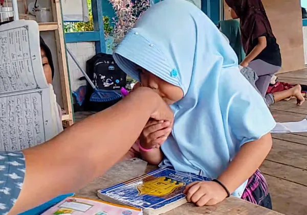 Membaca Watak Seseorang Melalui Cara Bersalaman