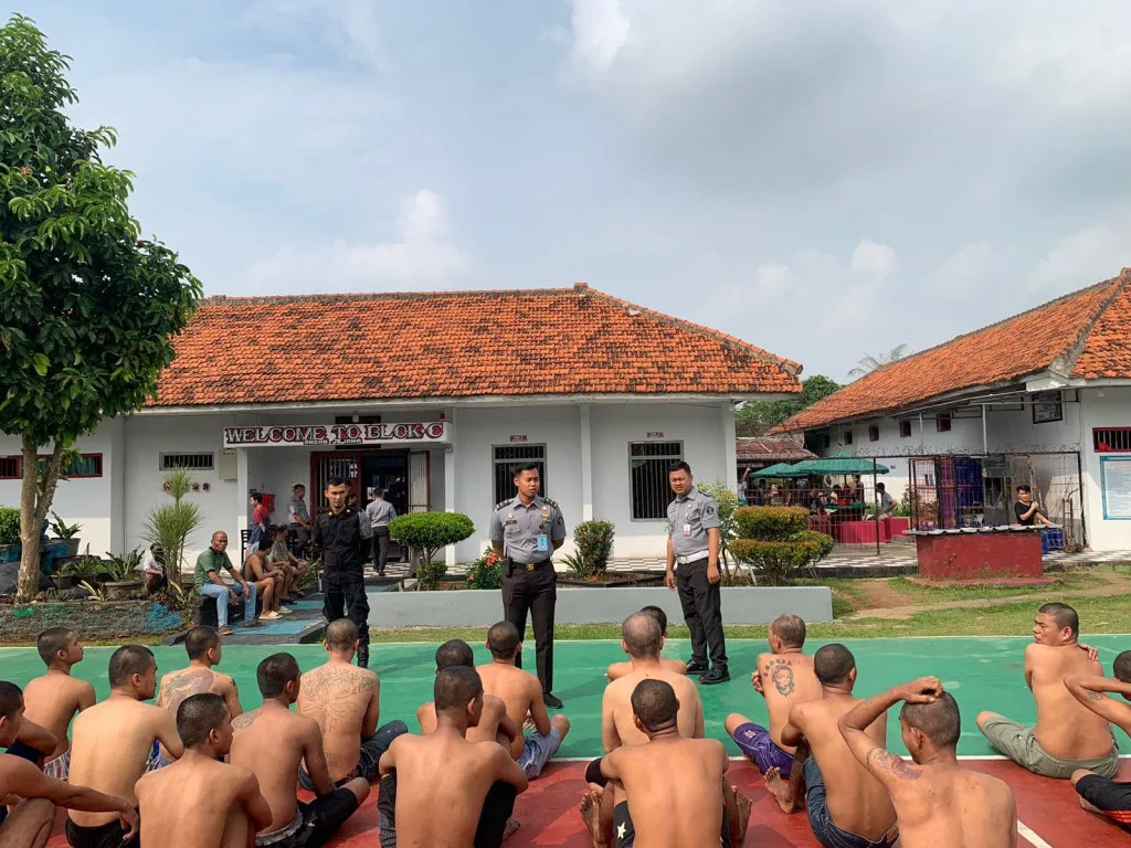 Rehabilitasi Warga Binaan: KPLP Lapas Serang Kelas IIA Berikan Pengarahan dan Rekreasi