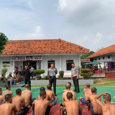 Rehabilitasi Warga Binaan: KPLP Lapas Serang Kelas IIA Berikan Pengarahan dan Rekreasi