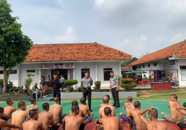 Rehabilitasi Warga Binaan: KPLP Lapas Serang Kelas IIA Berikan Pengarahan dan Rekreasi