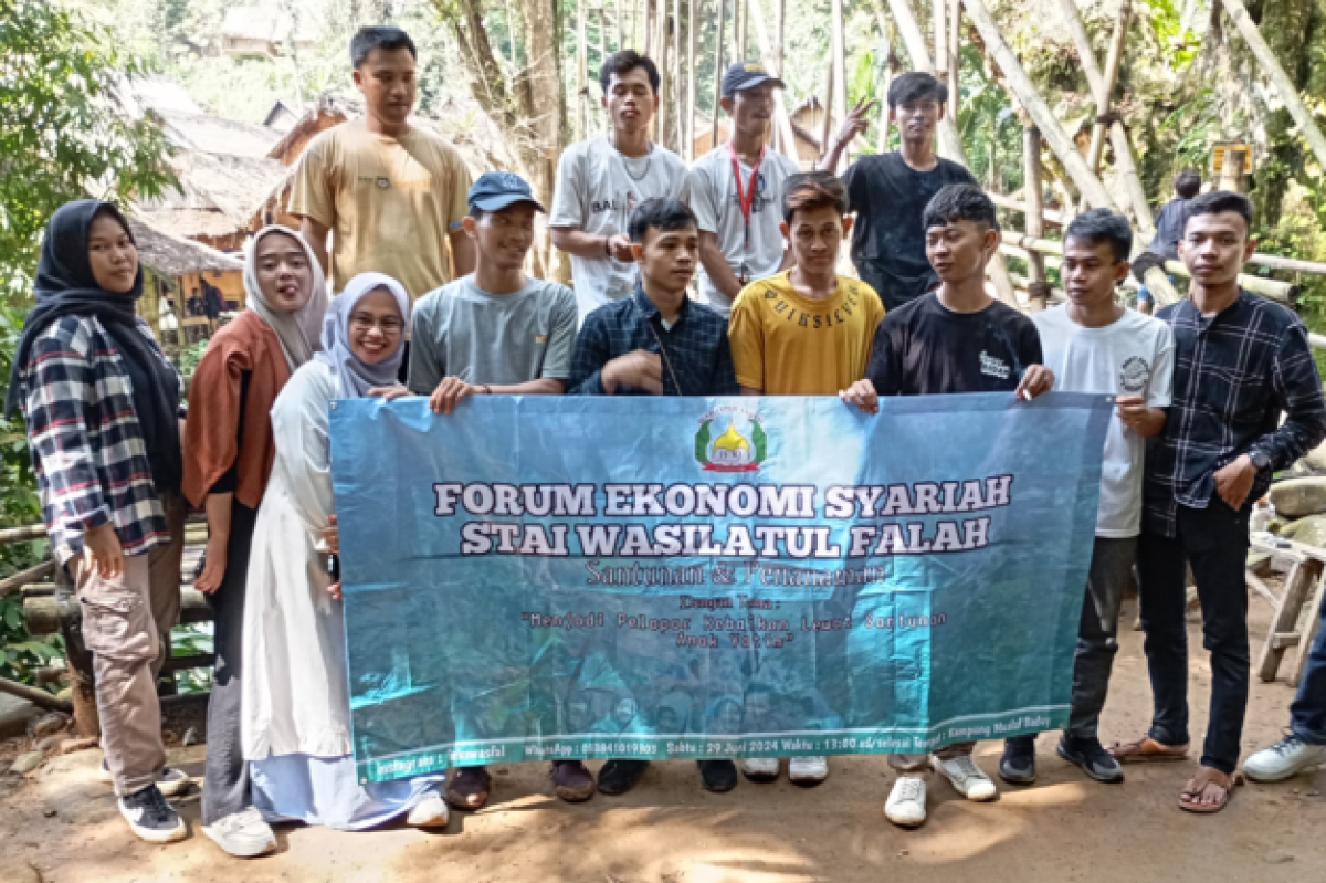 Pelantikan FEKS STAI Wasilatul Falah dan Santunan Mustadafin di Kampung Mualaf Baduy