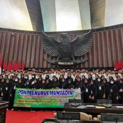 KUNJUNGAN SILATURAHMI PONDOK PESANTREN NURUL MUHTADIN TIGAMAYA Waringin Kurung Kabupaten Serang KE MPR-RI