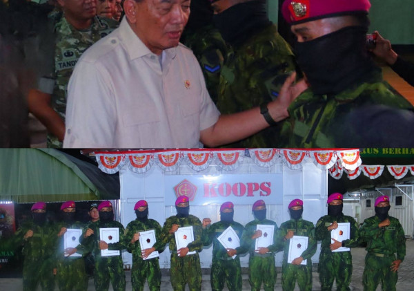 10 Prajurit Petarung Marinir TNI AL Terima KPLB dari MENHAN RI