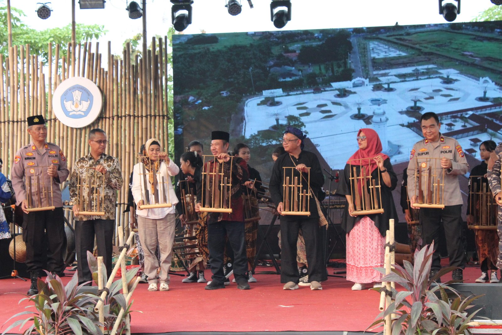 PENUH HARAPAN, FESTIVAL BUDAYA SUROSOWAN KENALKAN KEKAYAAN BUDAYA BANTEN