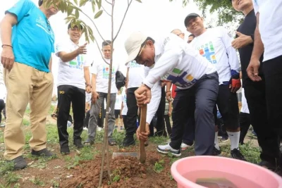 Wali Kota Tangerang Ajak Warga Perkuat Komitmen Lingkungan Lewat Gerakan Tanam Pohon