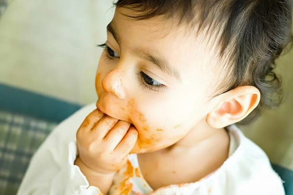 Anak Susah Makan Sendiri? Begini Trik Seru Agar Si Kecil Mau Mandiri di Meja Makan