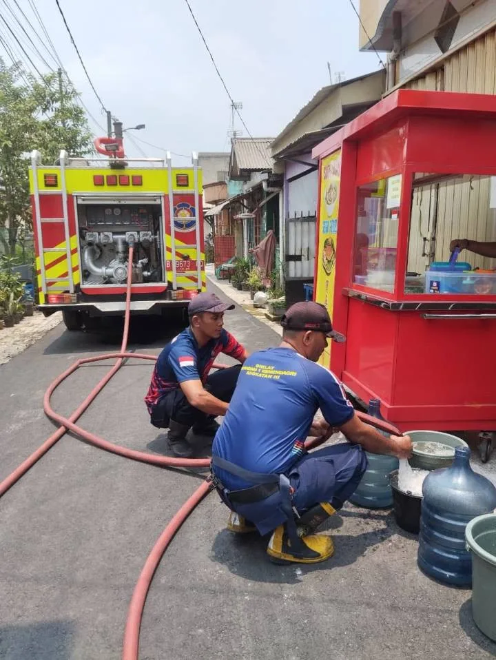 Pemkot Tangerang Salurkan Bantuan Air Bersih ke Dua Perumahan Terdampak Gangguan Distribusi