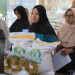 Penyaluran Bansos Pangan di Sudimara Barat Disambut Antusias Warga